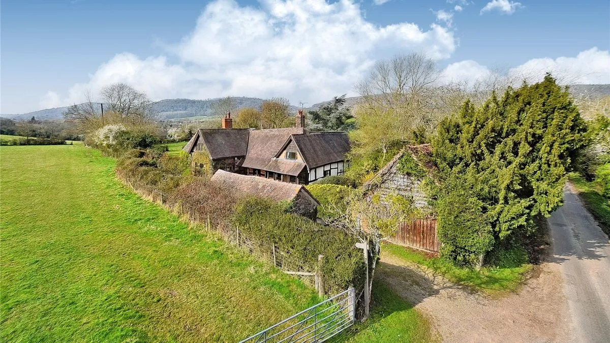 1_overview-of-Mouchers-Cottage.jpg