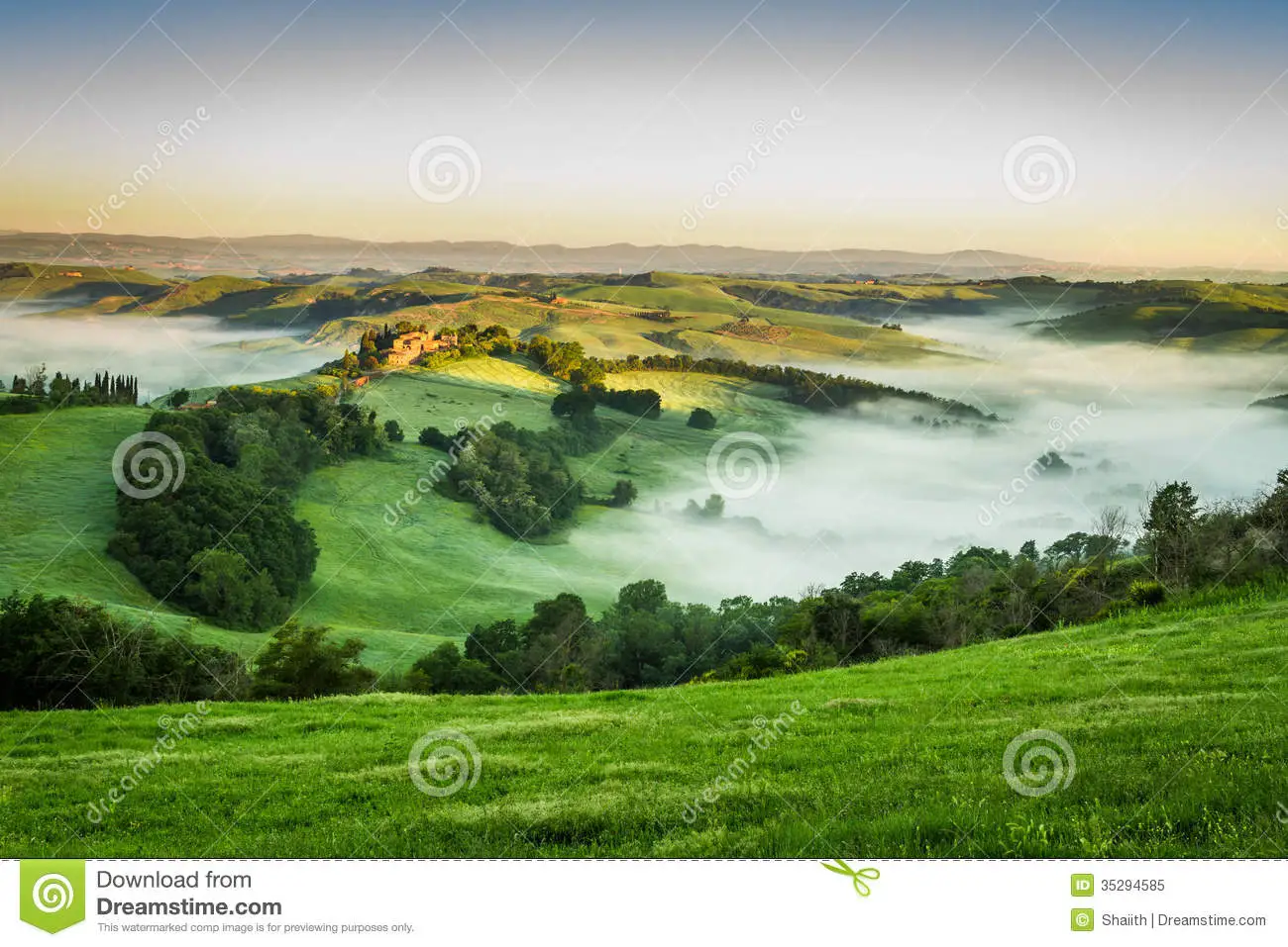 foggy-valley-morning-tuscany-italy-35294585.webp