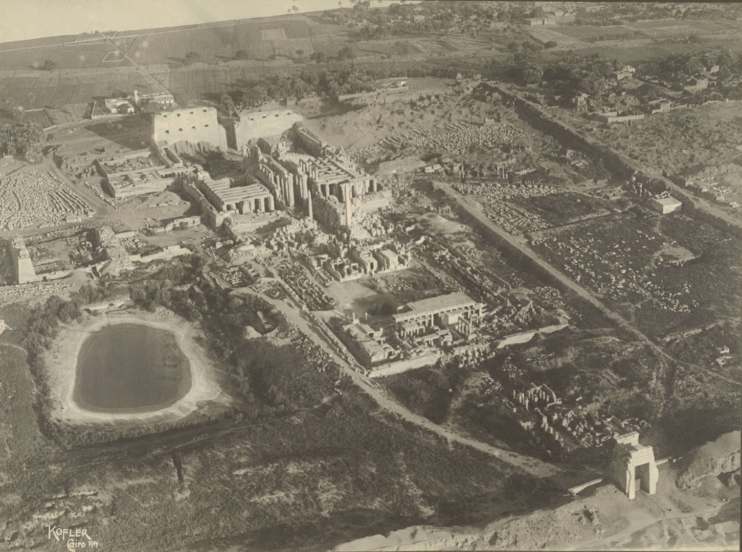 Temple_Complex_at_Karnak.jpg