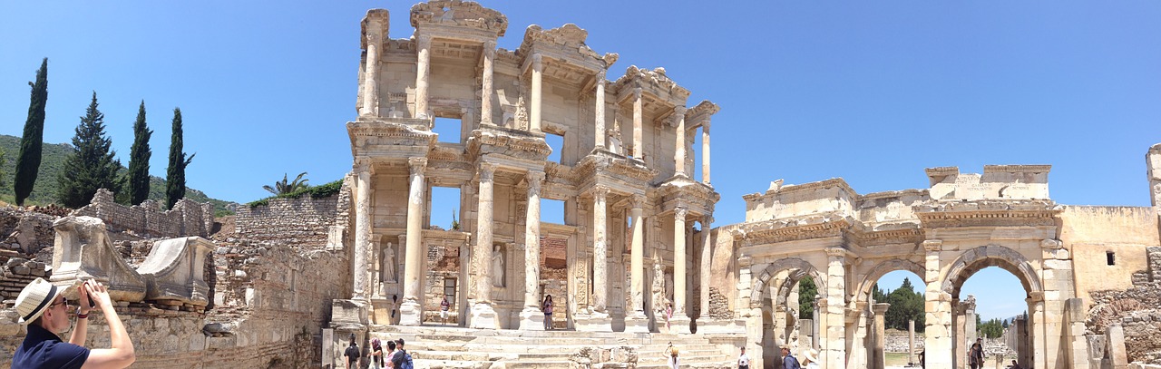 Celsius-library-at-Ephesus.jpg